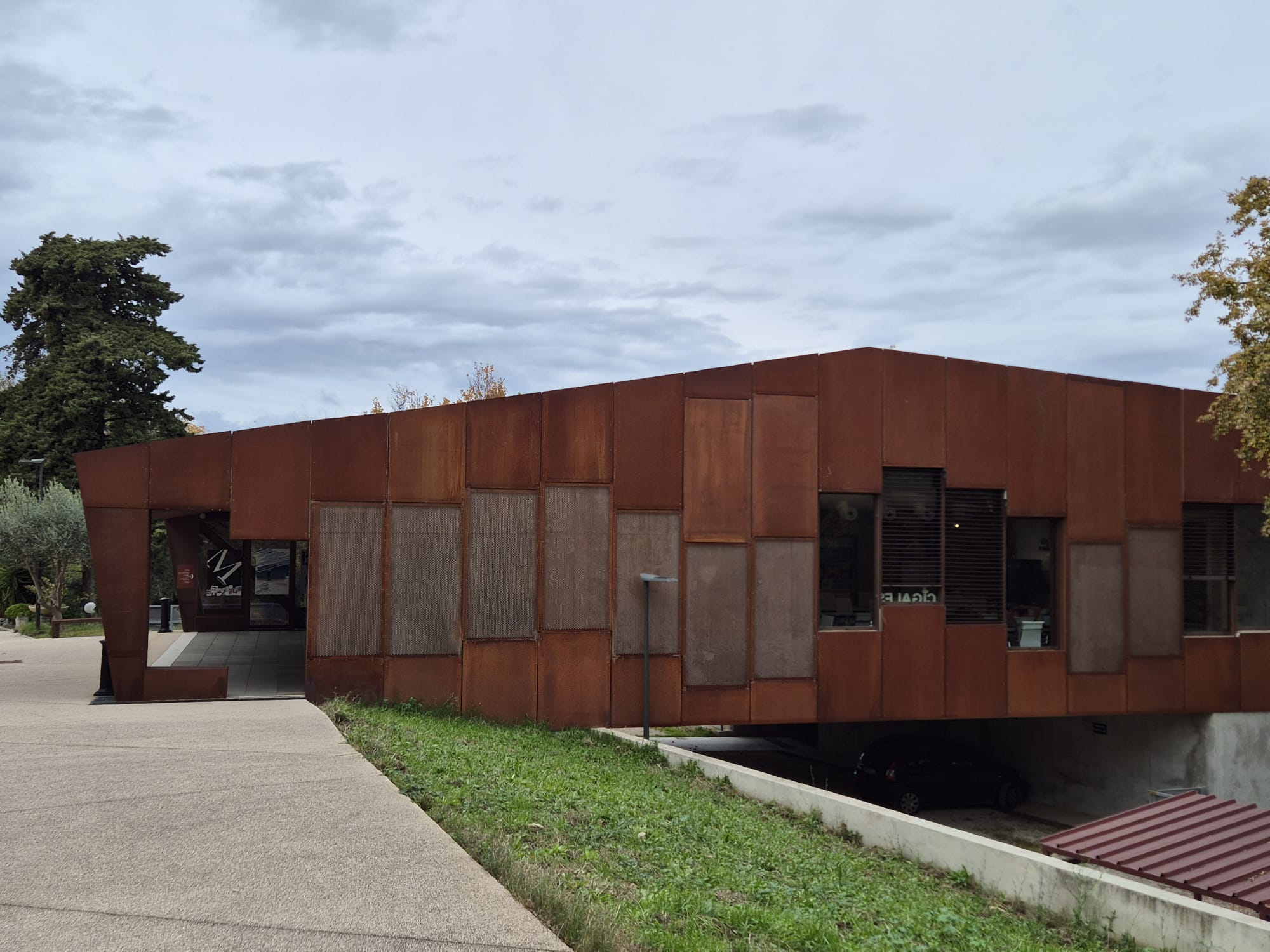 Description of the image